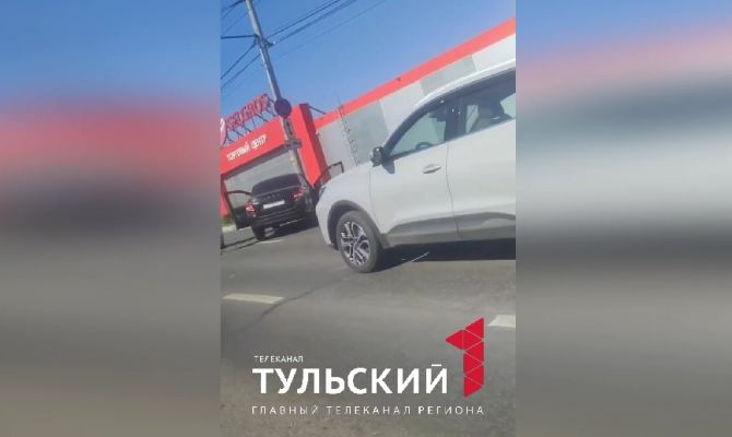 В Туле на Октябрьской улице образовалась пробка из-за ДТП