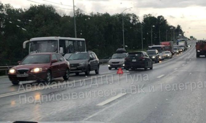 В Большой Туле на трассе М-2 «Крым» произошло ДТП с участием «Тойоты» и «Хавейл»
