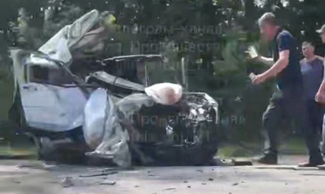 В Заокском районе на трассе М-2 «Крым» «Ниссан» сбил лося и вылетел на встречку (18+)