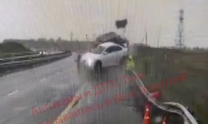 В сети появилось видео жесткого ДТП с эвакуатором на трассе М-4 "Дон"