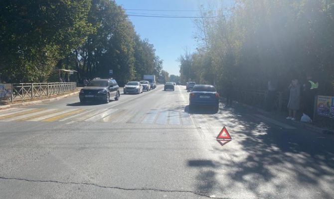 В Новомосковске пешеход попал под колеса "Шевроле"