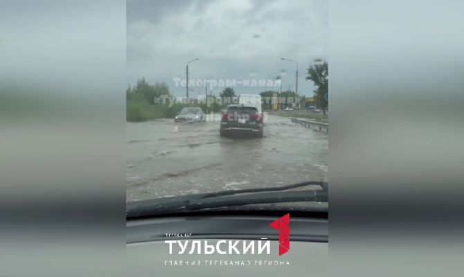 В Туле дорога по Веневскому шоссе превратилось в реку 