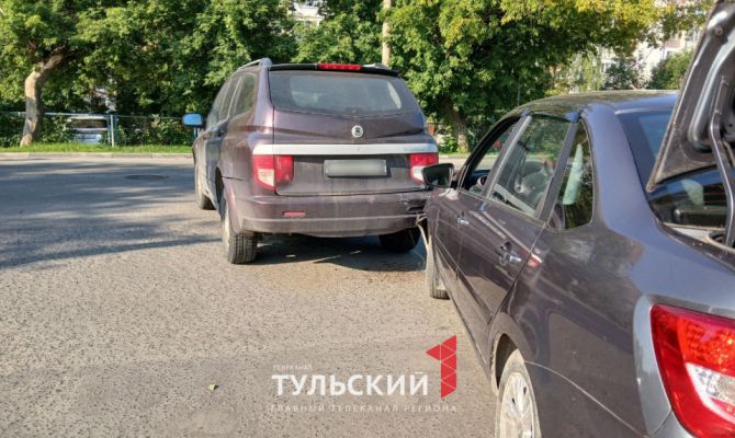 На пересечении улиц Максима Горького и Курковой в Туле произошло ДТП