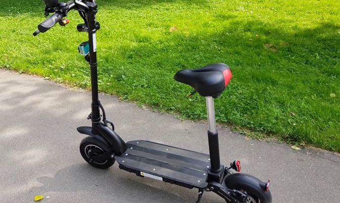 В России могут появиться водительские права на электросамокаты