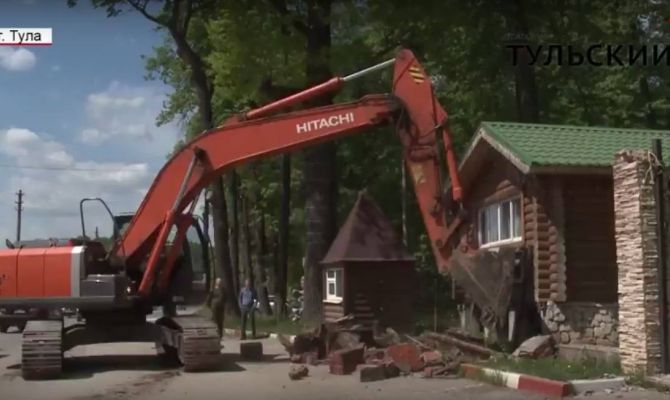 В Туле начали сносить кафе «Дубрава». РЕПОРТАЖ