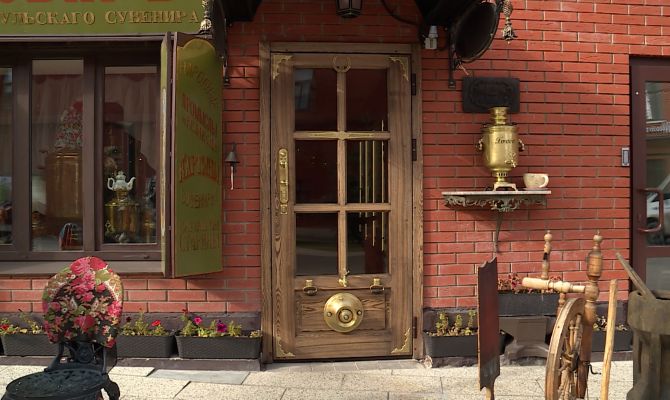 «Единственная в своем роде»: в Музейном квартале Тулы появилась дверь-самовар