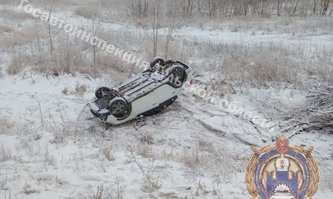 В Дубенском районе "Рено Логан" съехал в кювет и опрокинулся