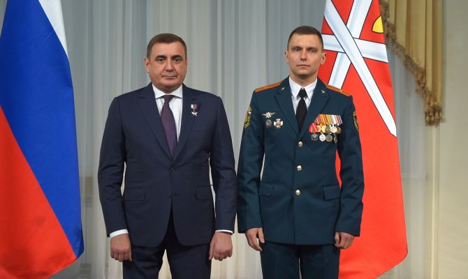 День народного единства: в преддверии праздника Алексей Дюмин вручил тулякам награды