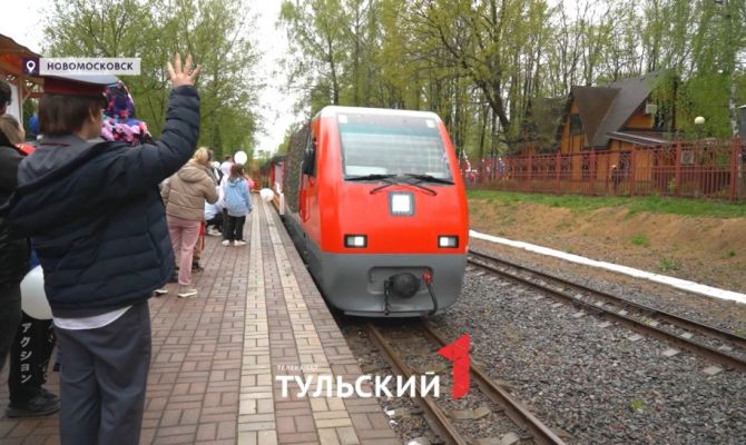 Школьники из Новомосковска примерили на себя профессии железнодорожников