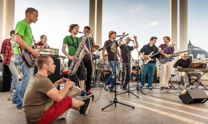 Туляков приглашают зарядиться новогодним настроением