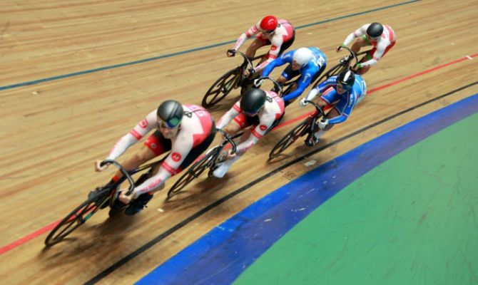 Алексей Дюмин поздравил тульских велогонщиков с победой на чемпионате России