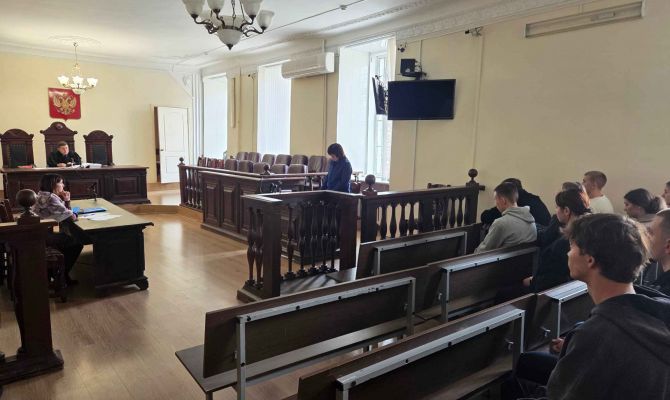 В Туле рассматривается дело украинца, разместившего в соцсетях флаг России со свастикой