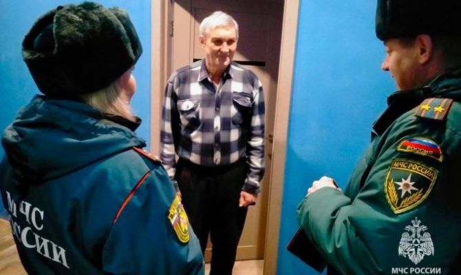 В Тульской области спасателя-ветерана поздравили с 65-летием