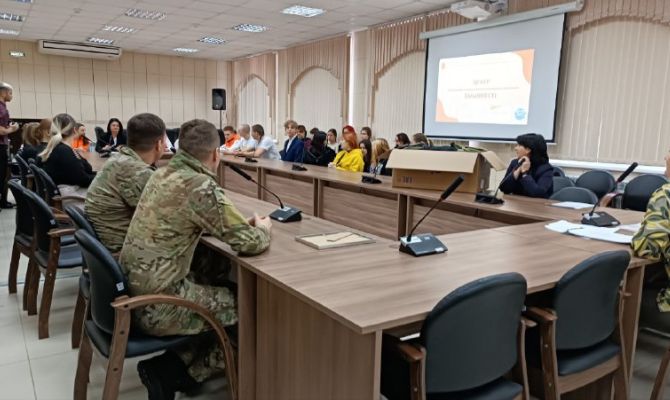 Тульские студенты передали военнослужащим сшитые своими руками балаклавы и термобелье