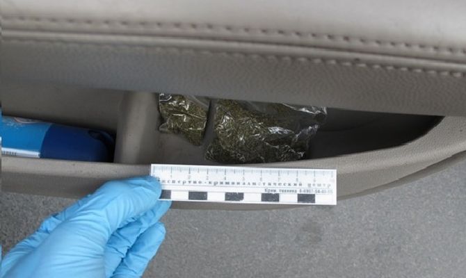 Туляк перевозил в машине марихуану и амфетамин