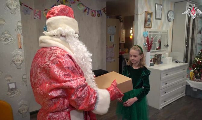 Первый замминистра обороны России исполнил новогоднее желание 9-летней тулячки