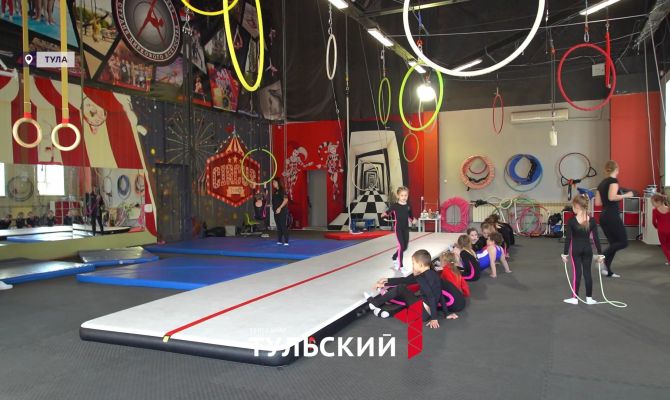 В Туле особенных детей бесплатно учат воздушной гимнастике