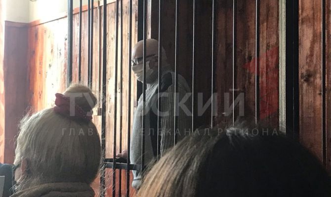 "Одна мысль – зачем я взял ружье": обвиняемый в убийстве 2-летней девочки дал показания в суде