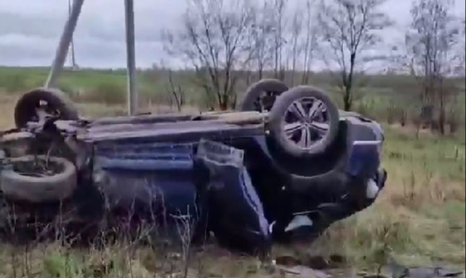 Под Ефремовом иномарка съехала в кювет и перевернулась: пострадали 3 человека