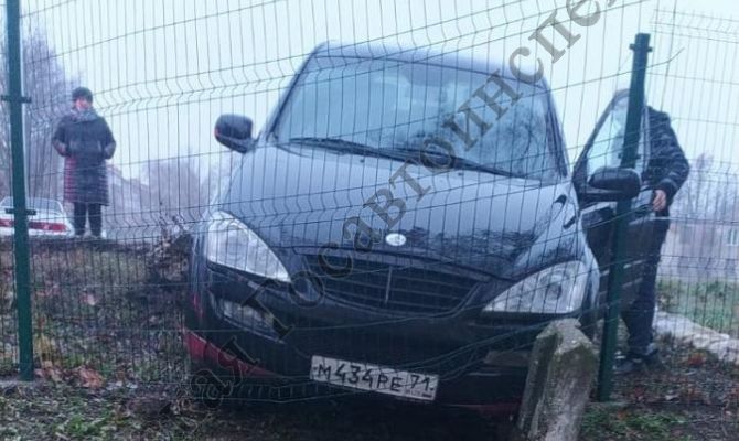 В Ефремове автомобиль без водителя наехал на 9-летнего ребенка