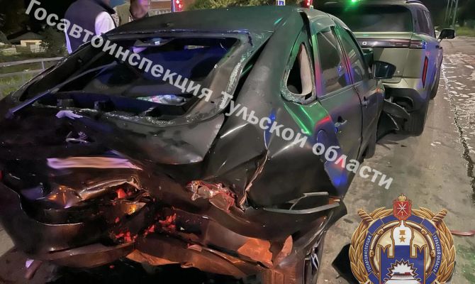 В Ефремове столкнулись три автомобиля: пострадала женщина