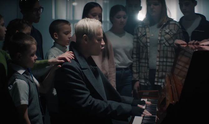 SHAMAN рассказал о съемках клипа на песню «Мама» в тульском детдоме