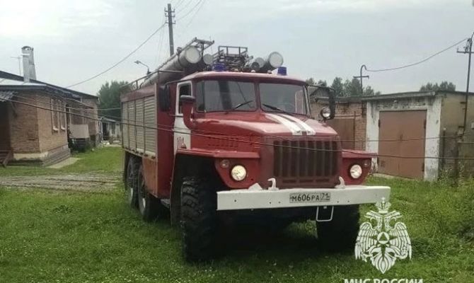 В селе под Дубной загорелся сарай