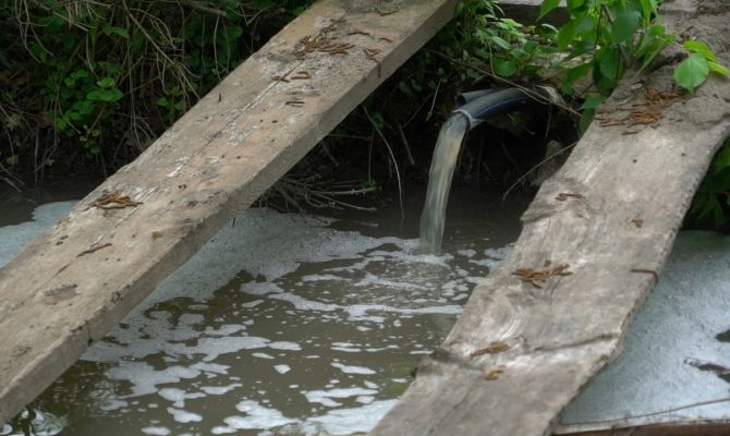 На выезде из Тулы появился рукотворный каскад прудов с химическим запахом