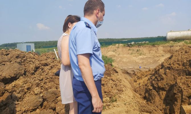 Смерть рабочего под ковшом экскаватора: виновный получил условное наказание