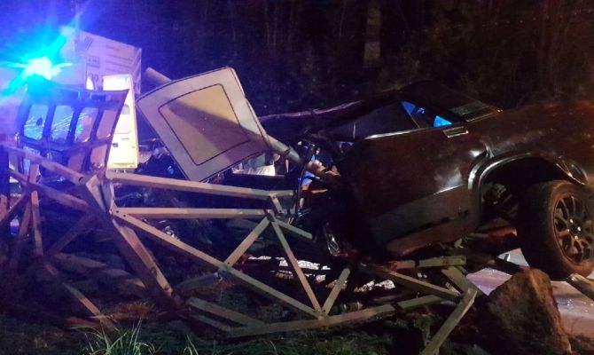 В Новомосковске легковушка врезалась в ограждение