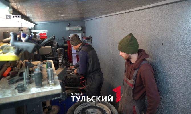 Шиномонтажник назвал лучшее время, чтобы "переобуть" машину к зиме