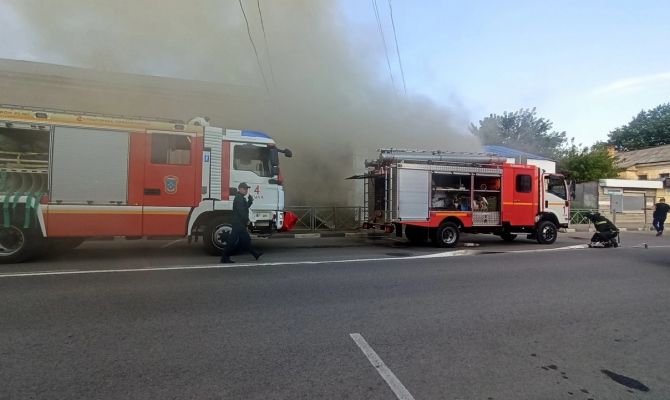 В центре Тулы загорелся магазин
