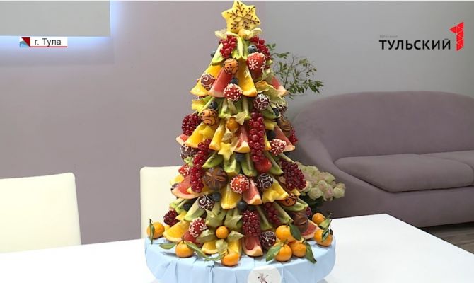 Стол как произведение искусства: мастера карвинга поделились с туляками секретами вкусной красоты