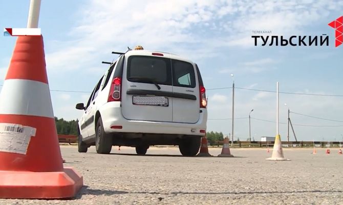 В Суворове автолюбитель незаконно установил фонарь легкового такси на машине