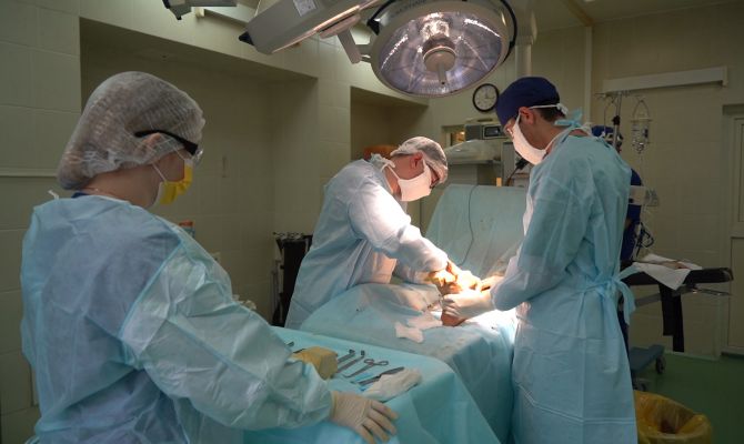 В Тульской областной больнице начали ставить протезы при переломе шейки бедра