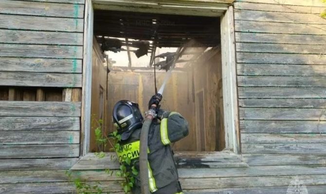 За сутки тульские спасатели потушили четыре пожара 