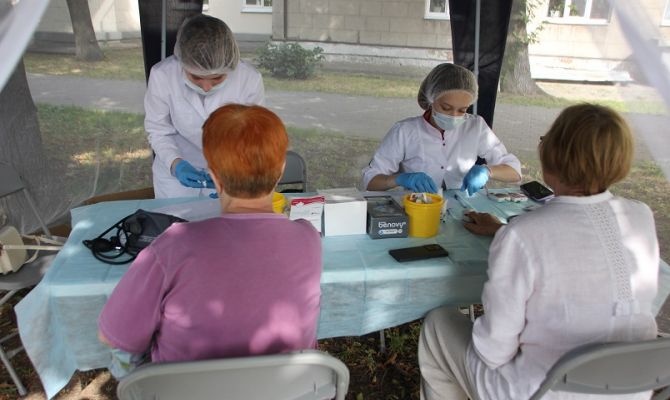 В Туле продолжают работать «мобильные поликлиники» по медицинскому экспресс-обследованию