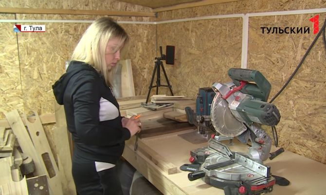 Блондинка в столярной мастерской: как тулячка стала конкурентом известных блогеров