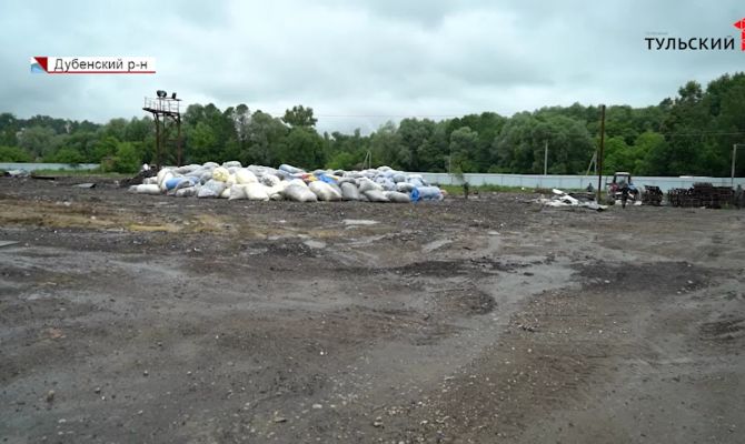 В Дубенском районе завод складирует на своей территории пожароопасные отходы