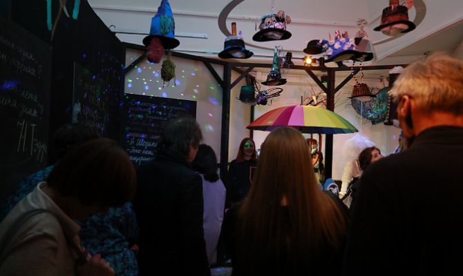 В Туле открылась выставка, посвященная сказкам Пушкина, Гоголя, Андерсена и Кэрролла