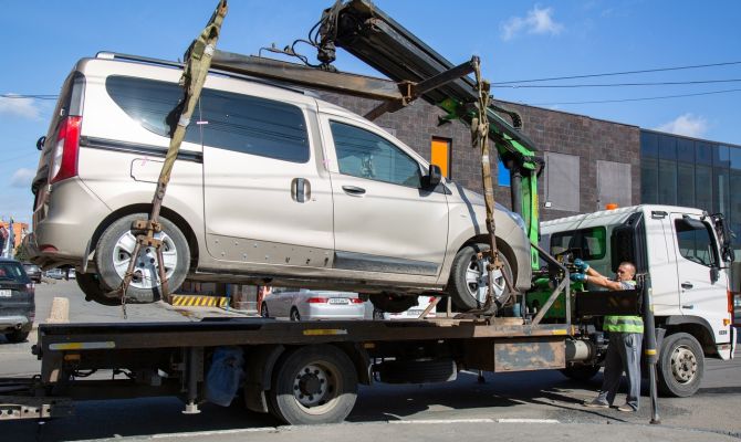 Инспекторы против автохамов: в Туле прошел масштабный рейд по борьбе с незаконными парковщиками