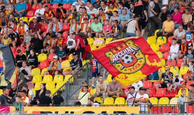 В Химках стартует матч московского "Торпедо" с тульским "Арсеналом"