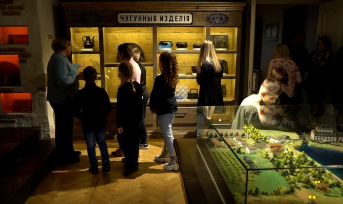 «Мечта из металла»: юные победители конкурса компании ЕВРАЗ узнали, что делали из металла в прошлом