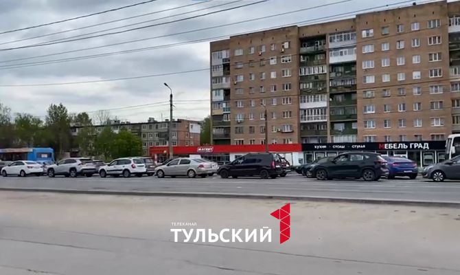 Администрация Тулы объяснила причину "багровой" пробки на проспекте Ленина