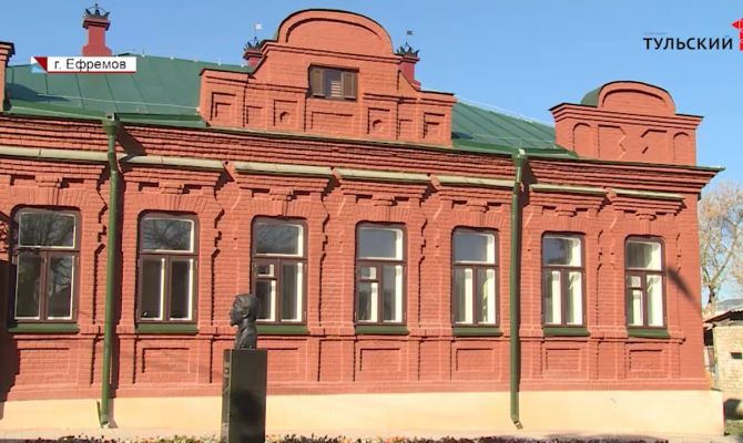 В ефремовском доме-музее Ивана Бунина воссоздают интерьер начала ХХ века