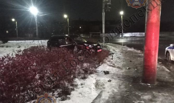 В Туле пьяный водитель AUDI врезался в столб