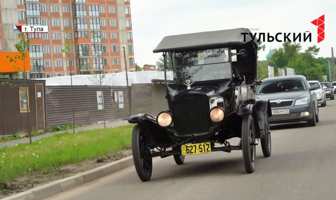 На улицах Тулы появились ретро-автомобили