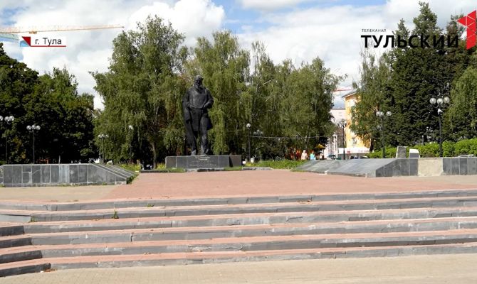 Грязь и неухоженность: туляки жалуются на состояние сквера им. Л. Н. Толстого в Туле 