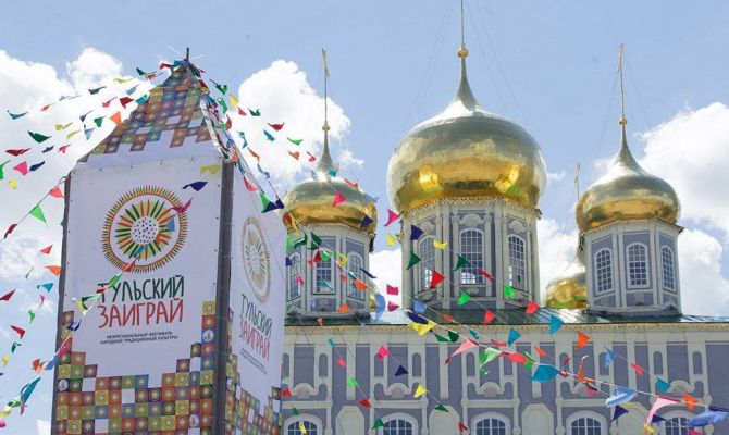 В Кремле «Тульский Заиграй» встретили народным хороводом и песнями. ФОТО