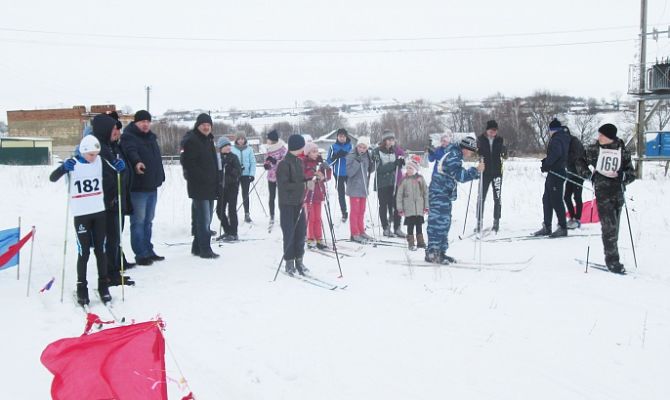 В богородицком селе Ломовка школьники соревновались в лыжной эстафете